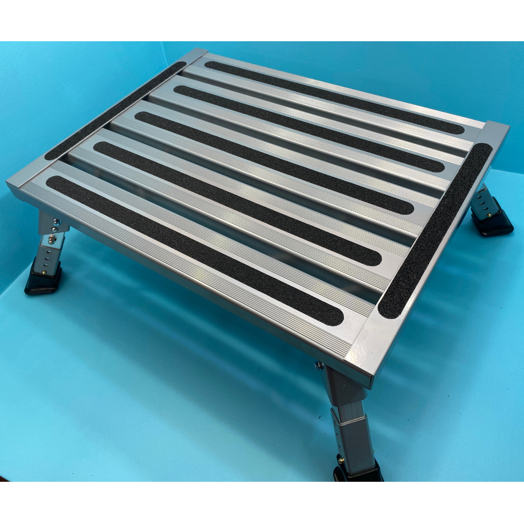 FOLDING ALUMINIUM CARAVAN STEP. 4 ADJUSTABLE HEIGHT POSITIONS.